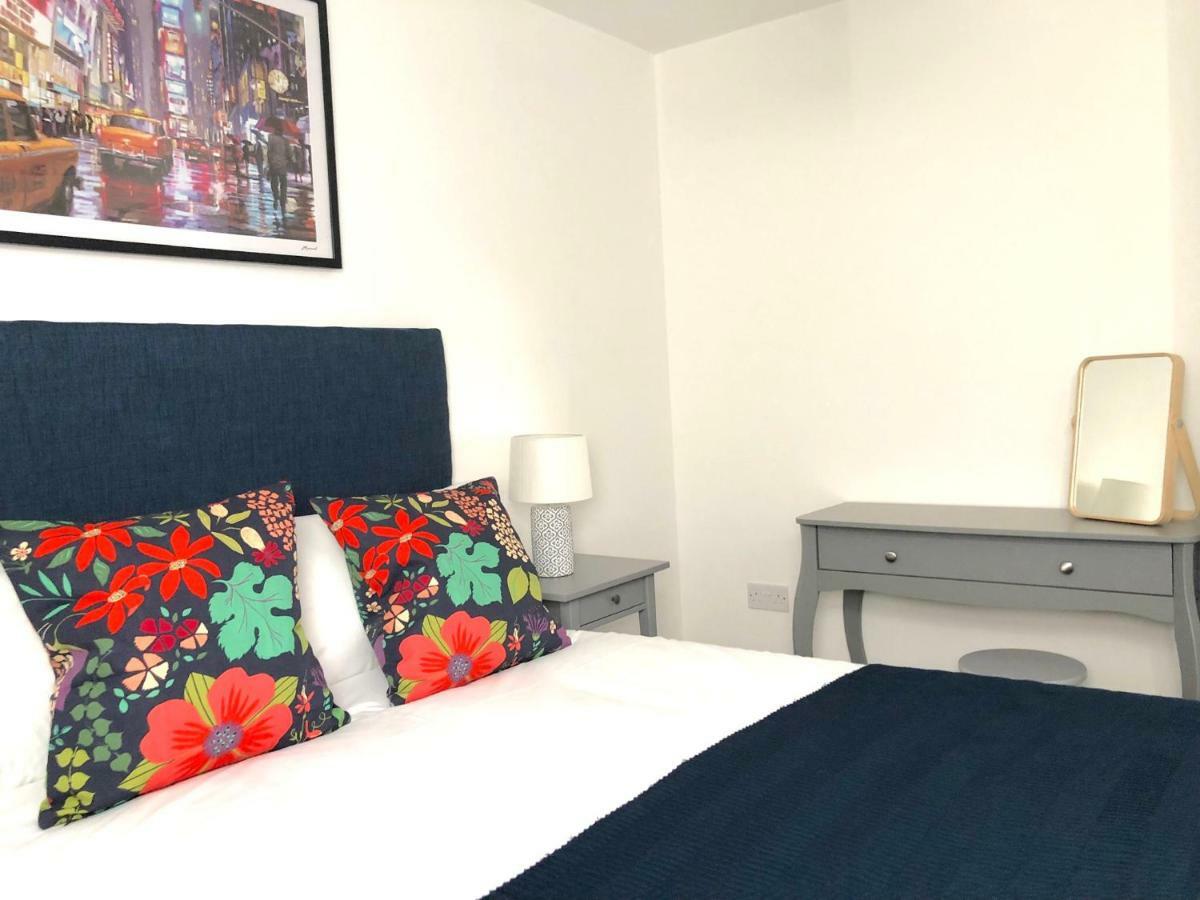 The Martins Apartment Питерборо Екстериор снимка